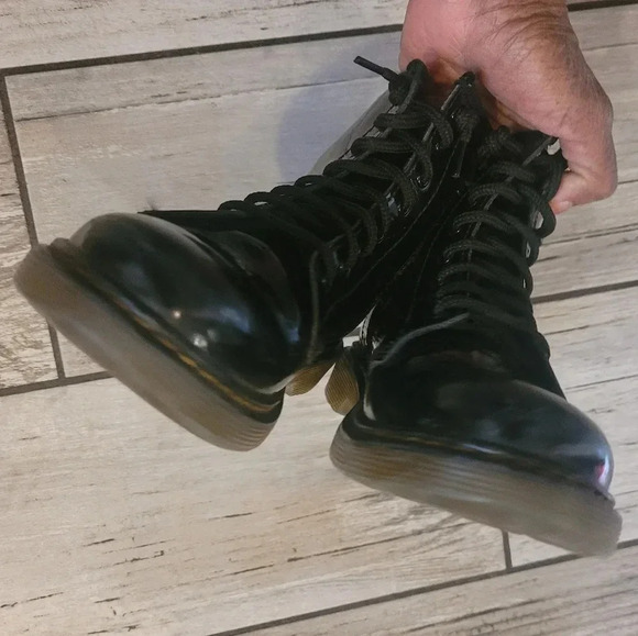 DR. MARTENS 1460 AirWair black patent leather 8 eye lace-up zipper boots Size 3 - Picture 11 of 12